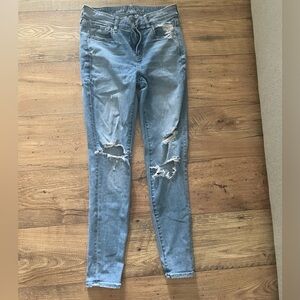 Distressed skinny jeans
